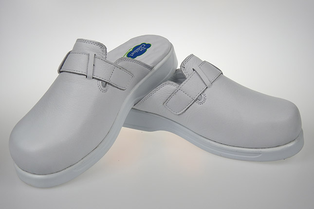 Syrmed, bezpieczne ostrza chirurgiczne, cieplarki medyczne, dekontaminacja sal operacyjnych, dezynfekcja sal operacyjnych, kontenery sterylizacyjne, lampy operacyjne, łóżka szpitalne, meble medyczne, sterylna jednorazowa bielizna operacyjna, sterylne obłożenia chirurgiczne, stoły operacyjne, narzędzia chirurgiczne